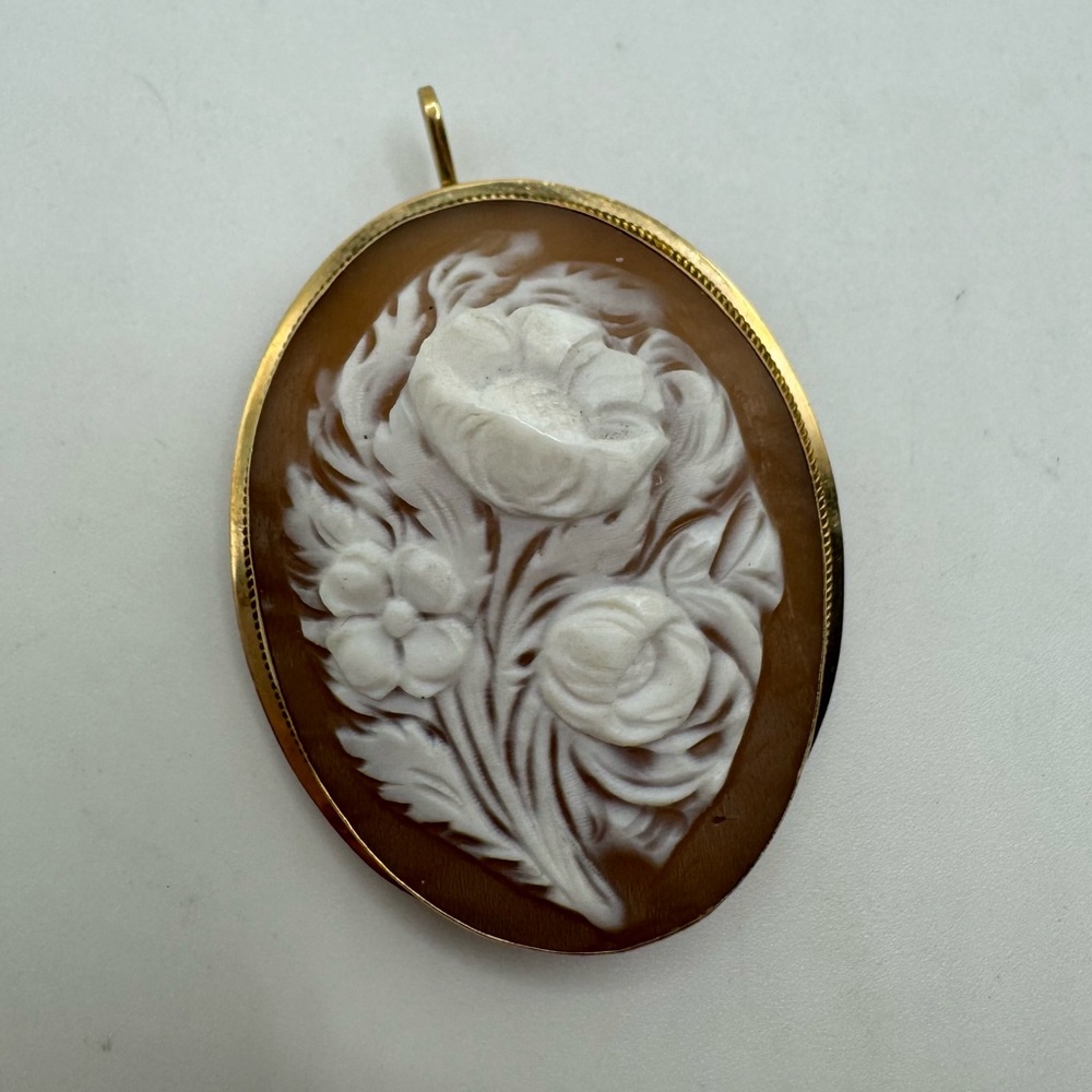 Large flower cameo pendant - 14k yellow gold- hand carved